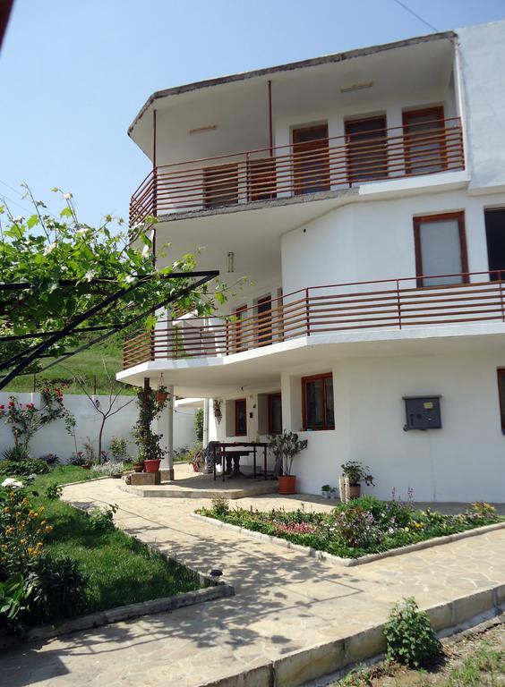 Petrovi Guest House Obzor Exterior foto