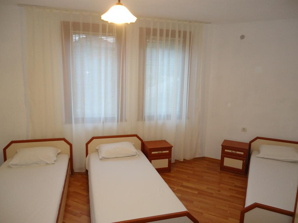 Petrovi Guest House Obzor Quarto foto