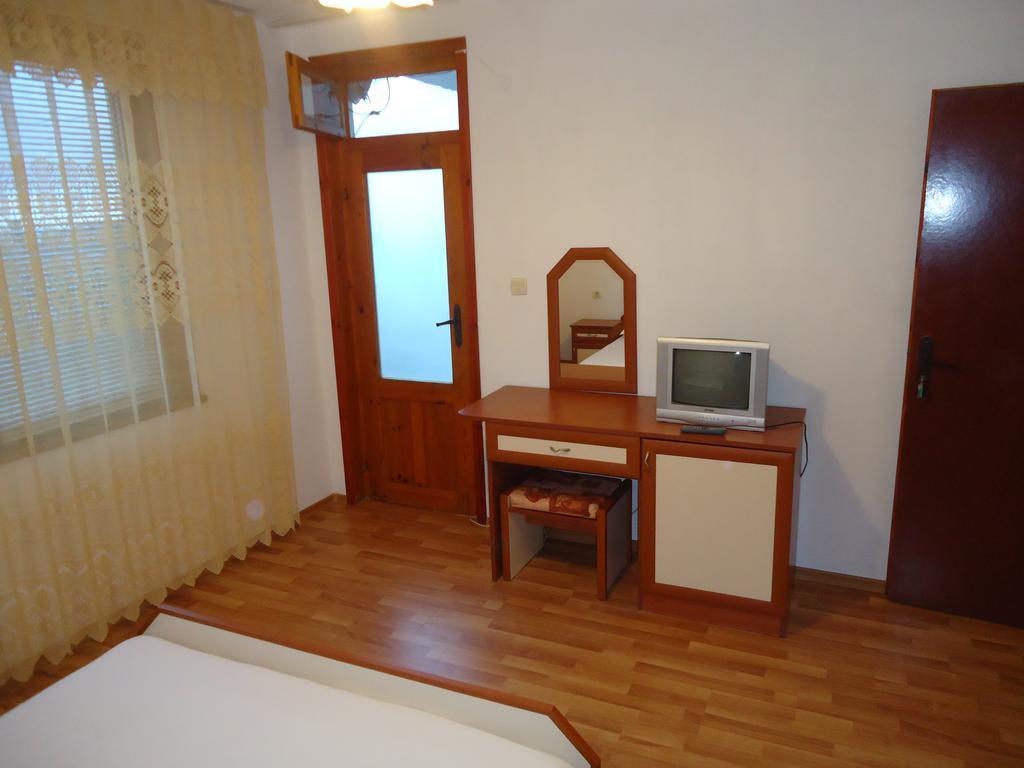 Petrovi Guest House Obzor Quarto foto