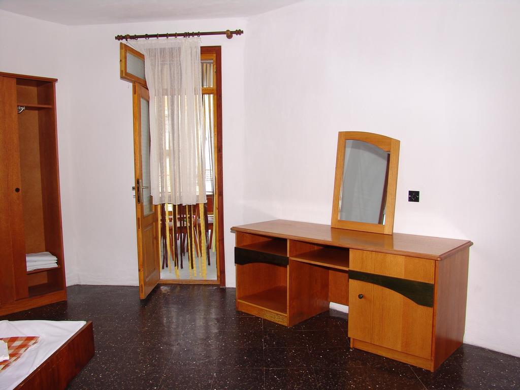 Petrovi Guest House Obzor Quarto foto